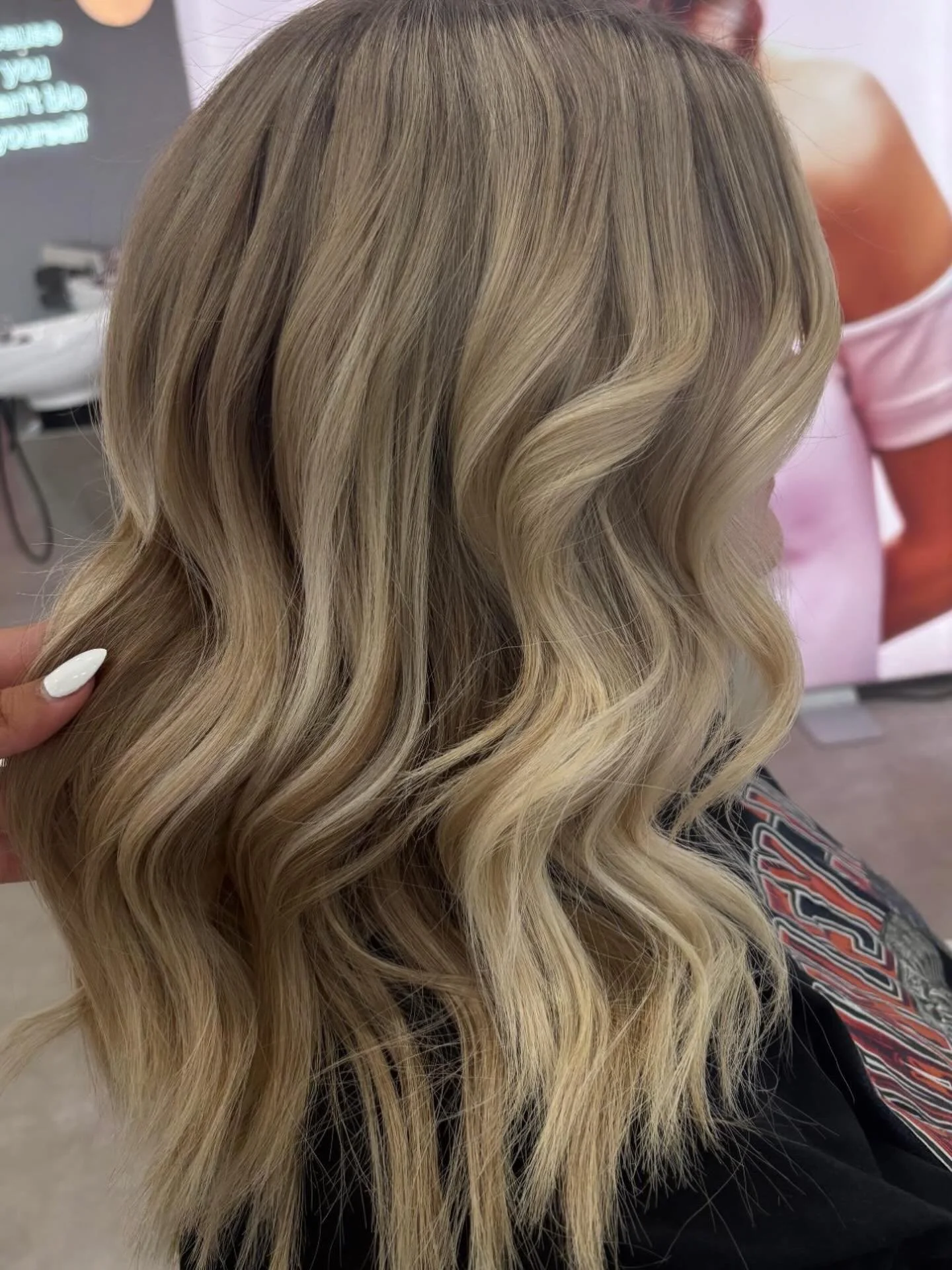Treat yourself to a fresh blowout or easy beach waves at @blopalmbeachgardens, and head into the weekend feeling extra fabulous. You deserve it. 💁&zwj;♀️✨
