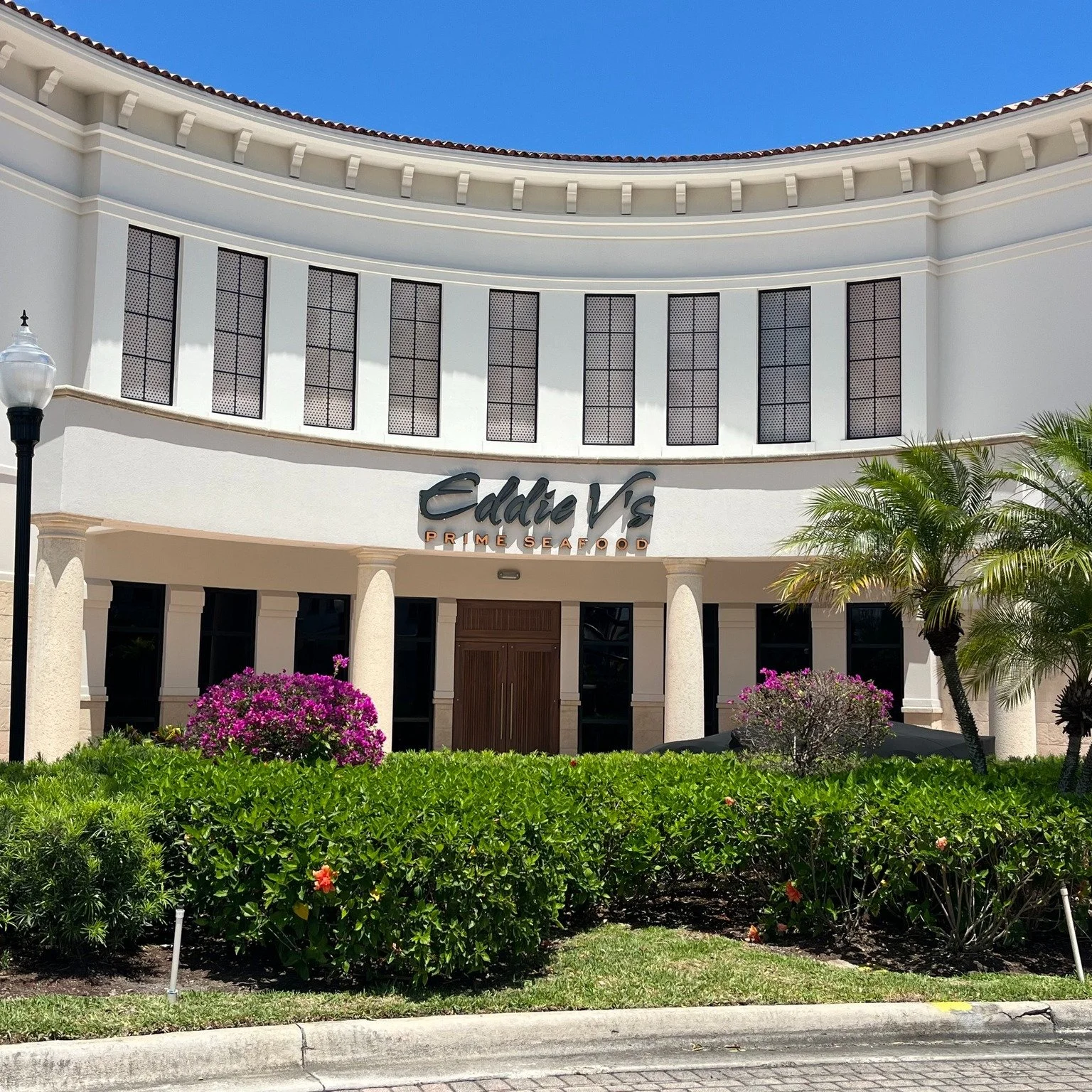 Big news for date nights, celebrations, and yes&hellip; Mother&rsquo;s Day plans.

@eddievs_ Prime Seafood is open at Legacy Place &mdash; and it&rsquo;s already turning heads.

Eddie V&rsquo;s is known for an upscale, yet relaxed atmosphere with a f