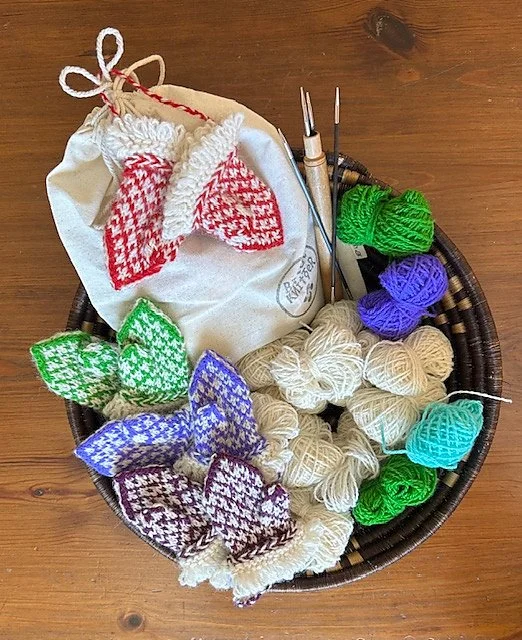 Mini_Latvian_-_Basket_of_Mittens_medium2.jpg