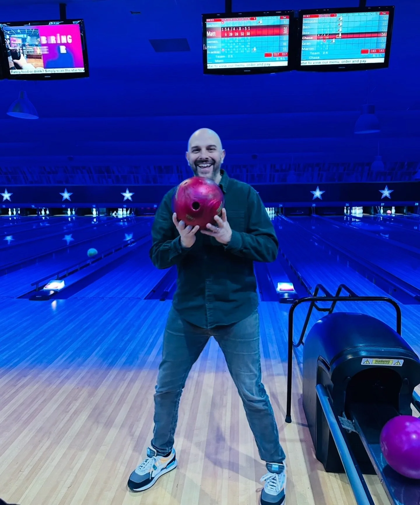 There have been so many global scams that have come to light lately.

But I&rsquo;m sorry&hellip;the BIGGEST scam of all time has finally revealed itself&hellip;

BOWLING SHOES!!! 🎳👞

Why on earth, for 45 years, have I been forced to look like an a