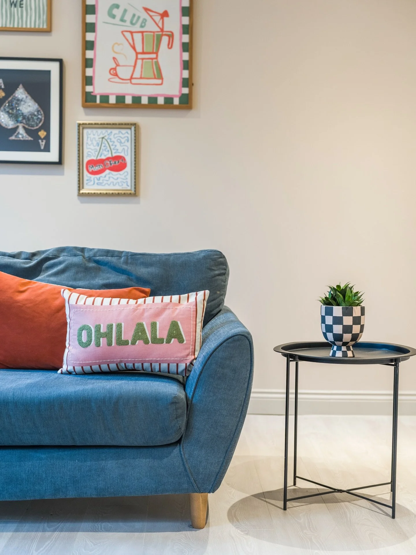 Our Leeds R2SA Staging before &amp; after - swipe for results 😮&zwj;🔥

What started as a forgettable space is now something that stands out instantly. Clean, modern, and impossible to ignore.
This is the difference the right staging makes.

Neon Ro