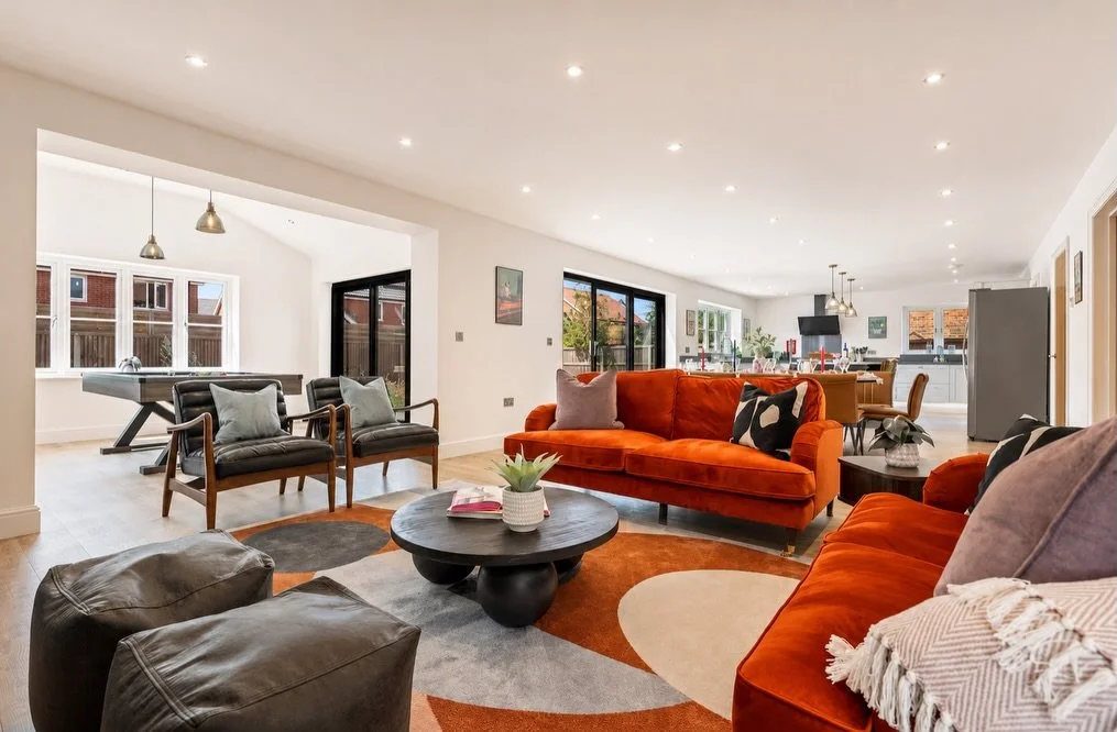 FROM DEAL SOURCED TO A FULLY STAGED AND MANAGED AIRBNB 
🙌

Our latest 6 bedroom Norwich project is a great example of what we do at Neon Road, alongside @bethcardy from start to finish. ⚡️

The team sourced the opportunity, packaged the deal, design