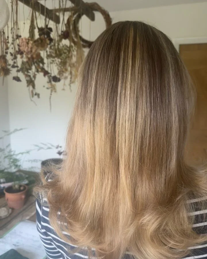 Spring hair incoming ❤️ blended outgrown blonde with a few blonde balayage and some darker bits pulled through to break it up toned to a nice honey blonde 🐣