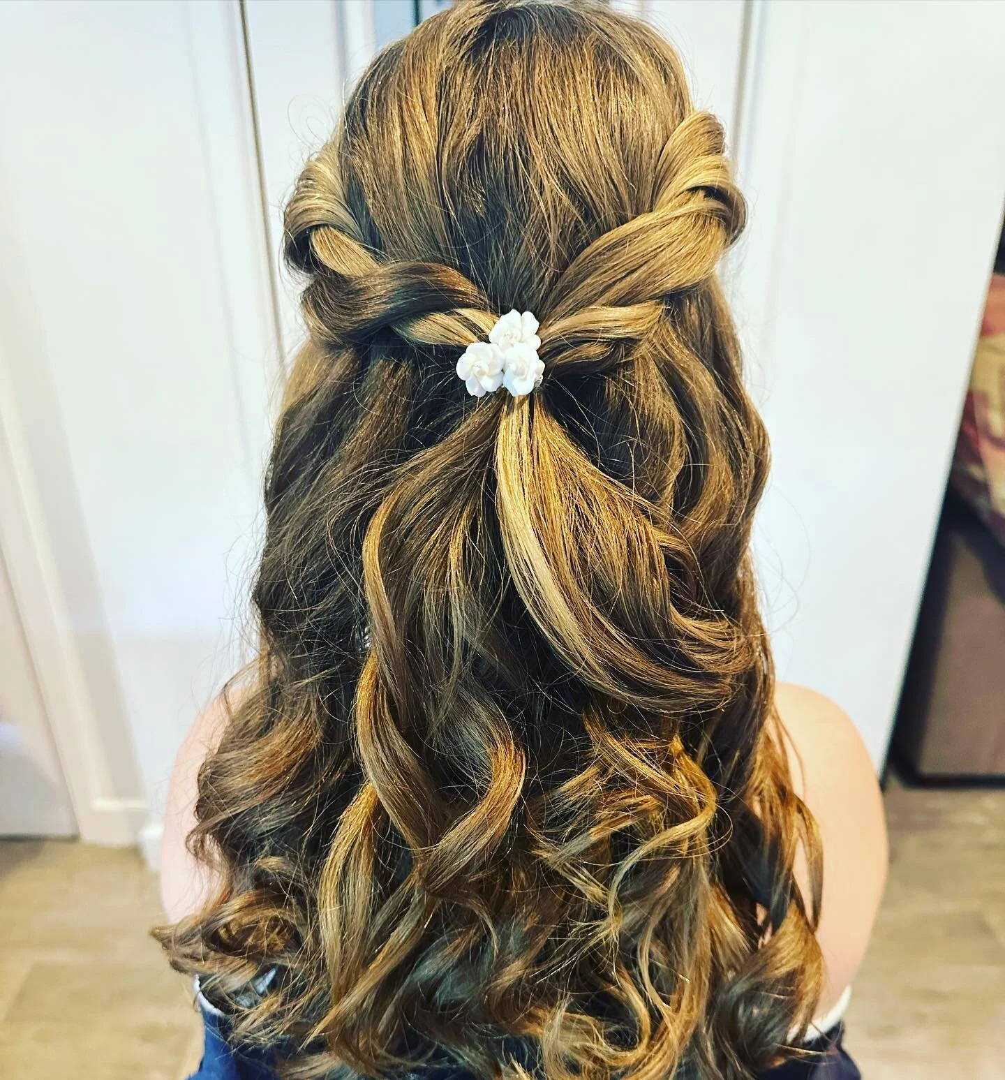 Wedding hair this morning getting ready to get married! All wanted the same kind of style with waves half up and down. #kentweddinghair 
#mobilehairdresser #halfupanddownhairstyles #weddinghairstyles #tunbridgewellshair