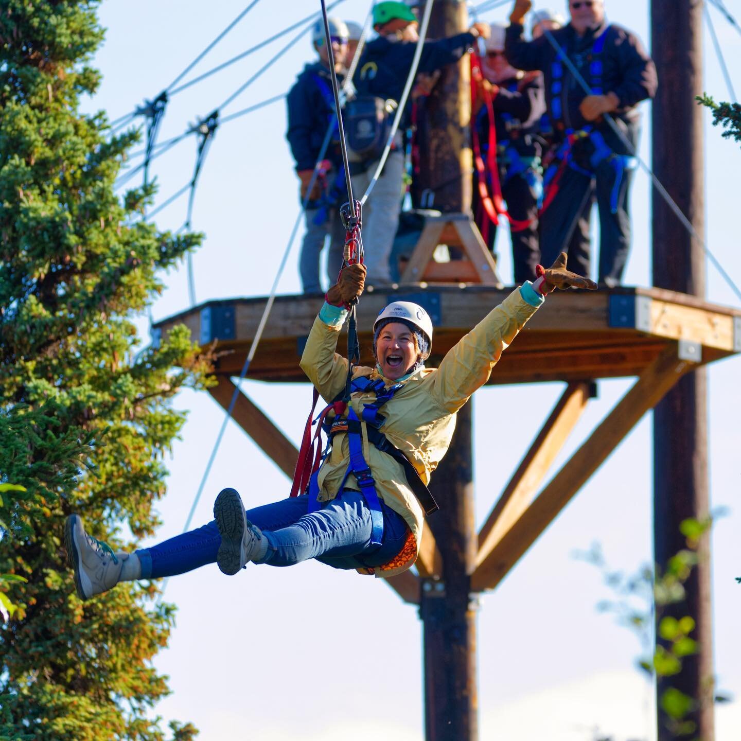 Who do you want to go ziplining with?! Tag them and make your summer plans now! 😎🌞