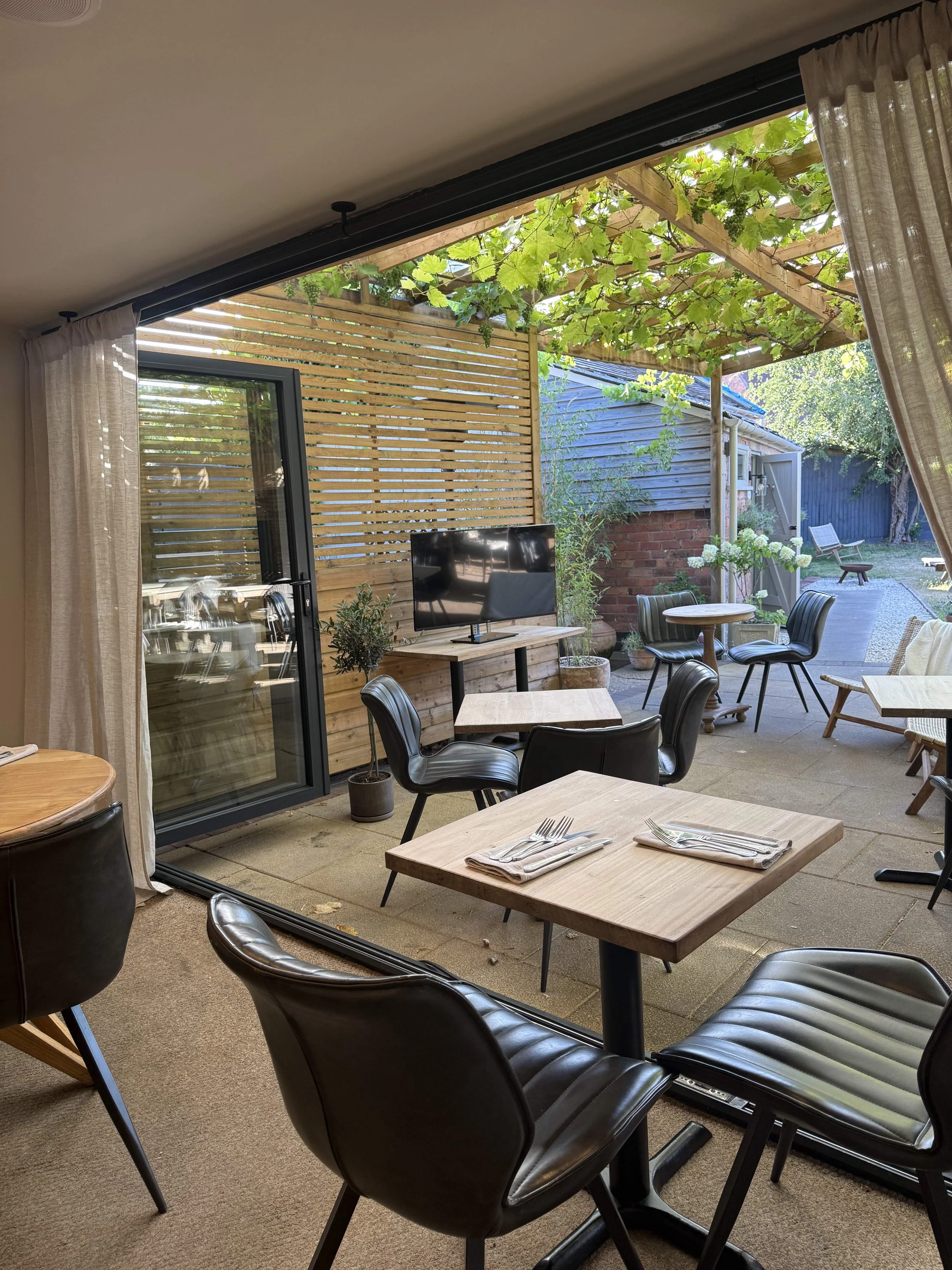 ENGLAND. TERRACE. SUNSHINE.