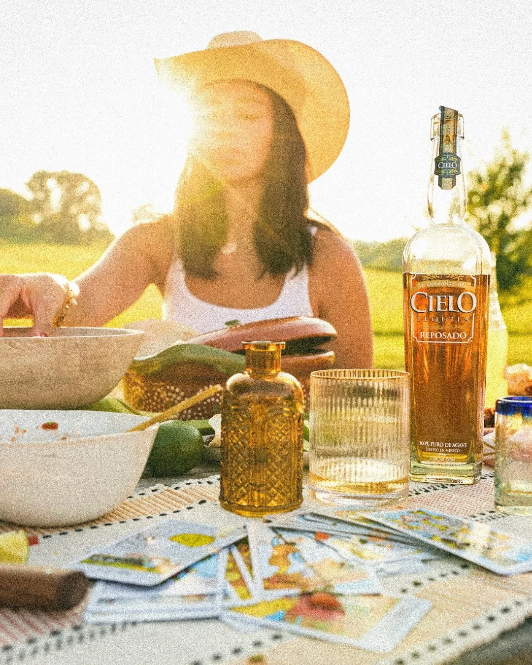 The best conversations start with what&rsquo;s in your glass. Smooth and pure tequila. Unforgettably El Diamante del Cielo.