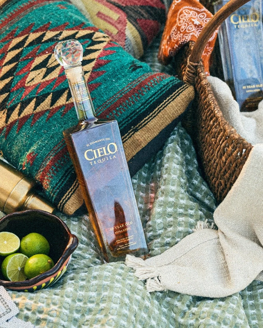 Ten years in the making. 100% blue agave. White oak barrels.
Cielo X Extra A&ntilde;ejo, a rare tequila made to be celebrated.
