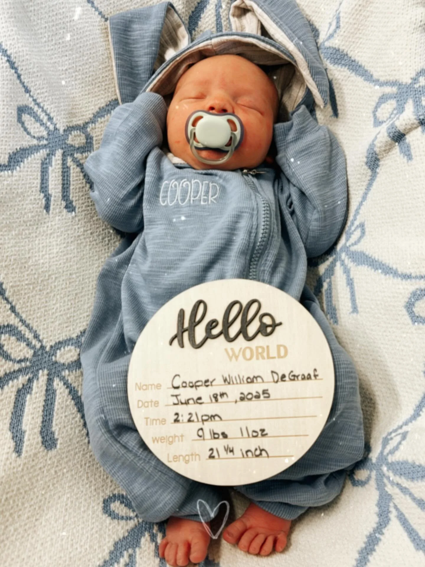 “You complete me”
@dankind88 and I are so excited to introduce you to the sweetest little boy in the world 
Cooper William DeGraaf ๐
