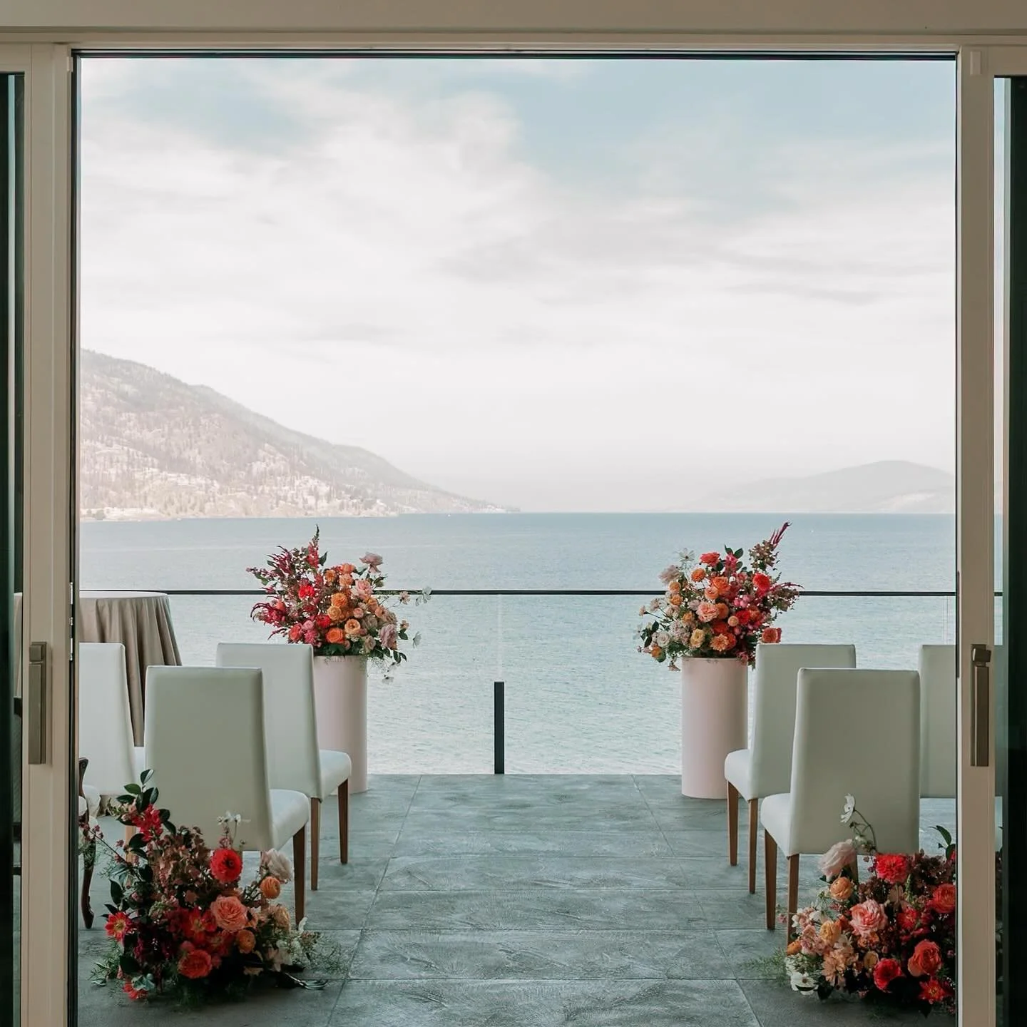 Ceremony Goals: 
Color โ๏ธ
Intimate โ๏ธ
The nicest couple you’ll ever meet โ๏ธ
A bride that trusts you through the whole planning process โ๏ธ
The best vendor teamโ๏ธ
When I tell you that this day was flawless I do mean it!
Planner and Designer: @d