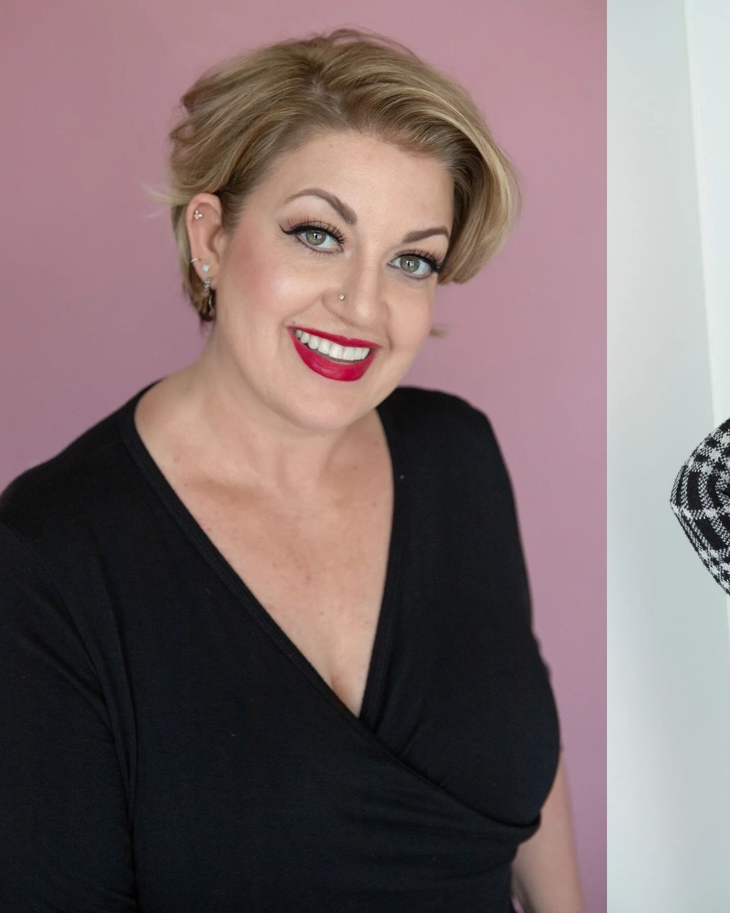 Sometimes it&rsquo;s time to have updated photos for yourself, here&rsquo;s my beautiful friend and client @go4donna, who I photographed a few years ago at my home studio in Wilsonville! 

When was the last time you had professional photos done of yo