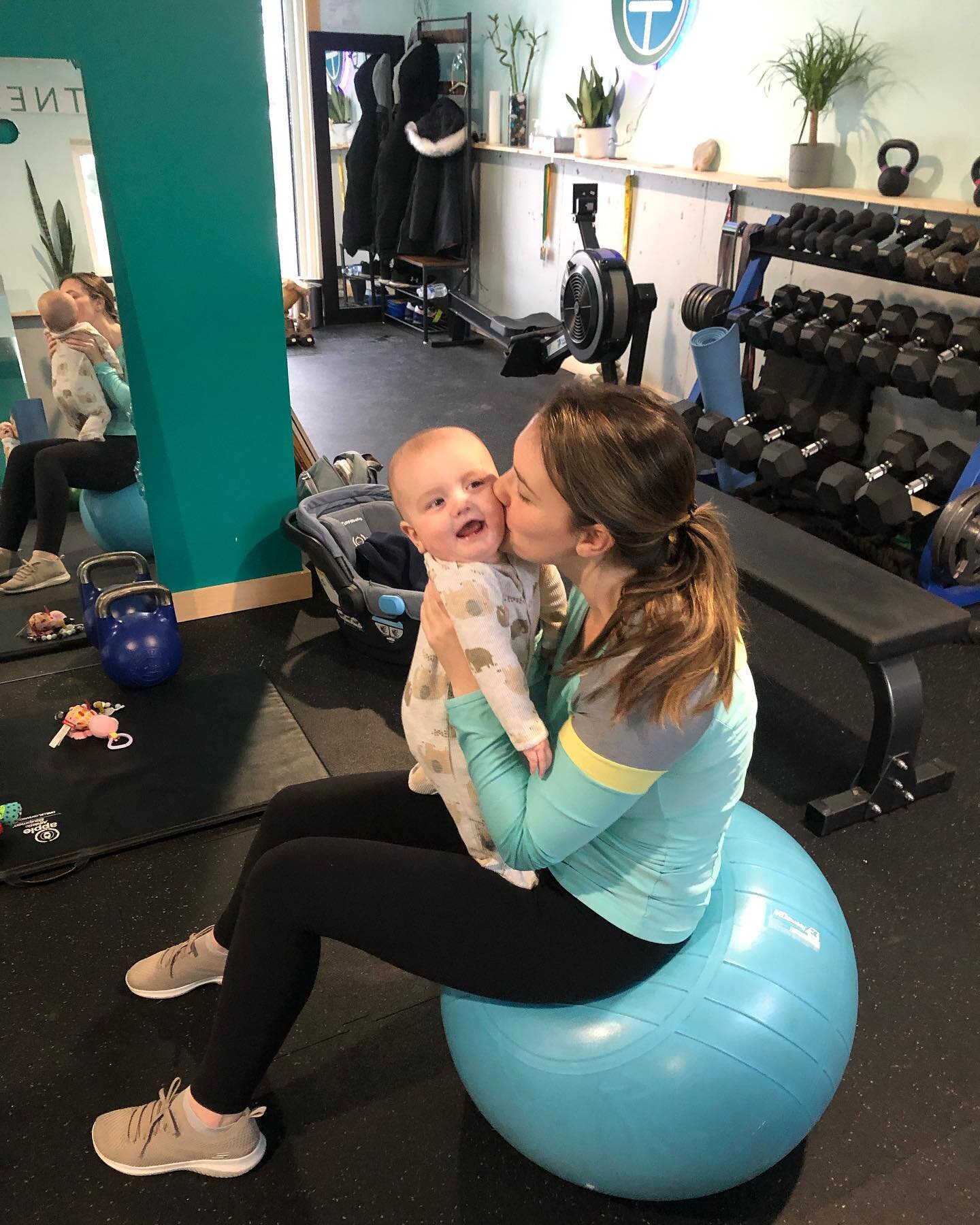 This client deserves a shout out 😊 
Meet Heather, my client that came to me at 5weeks postpartum, and is still going strong heading into life with a busy 8month old ☺️👍🏻 
Not only have I been able to help Heather recover her body post pregnancy an
