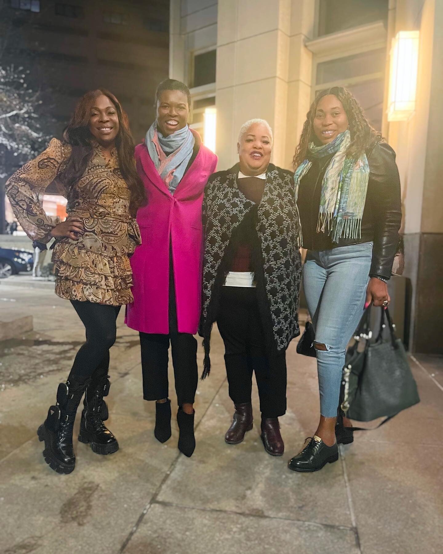 Thanks @hadsy @akosuabusia @missfreemarie for hosting me and my #girls for #tonimorrison #thebluesteye #ladiesnight with @bridgetrice427 @sweetpeachesh dinner @sorellinaboston next #theater @huntingtontheatre #bravo #amazing #play #friends oh and we 