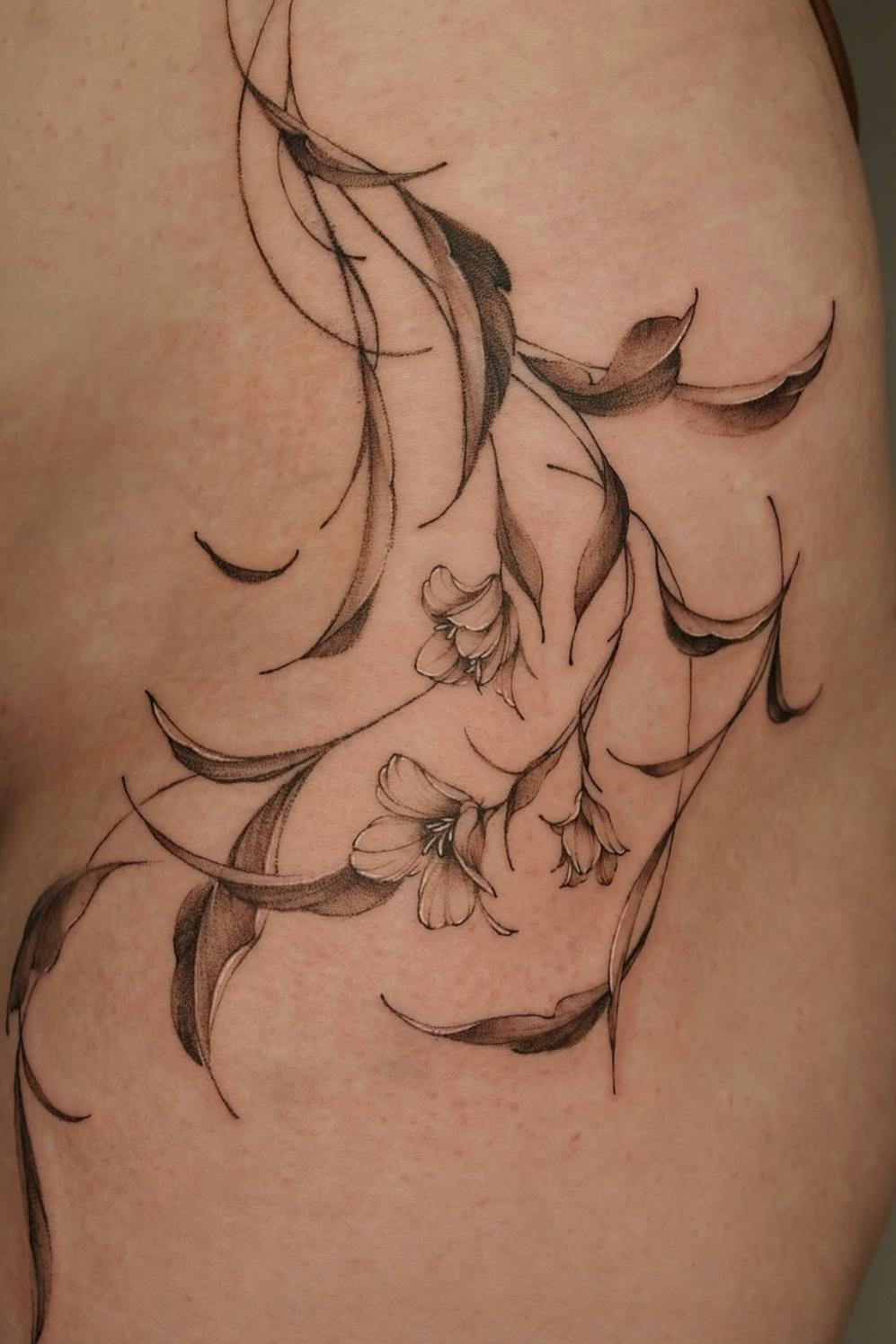 fine line floral design done by @prncessofvietnam in Calgary