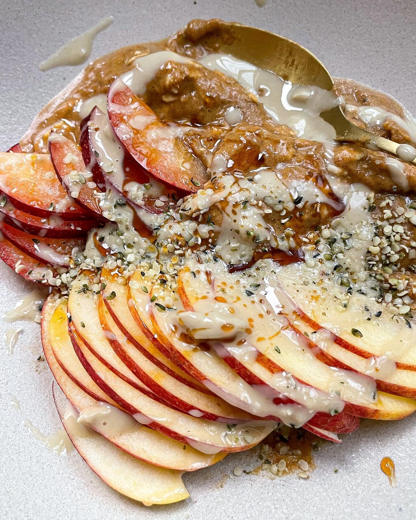 more warm and cozy oats from earlier today! @hungryroot gala apple and cinnamon oatmeal with plums, @runamokmaple maple syrup, hemp seeds, and tahini

code 30MADDIE for $$ off 😘