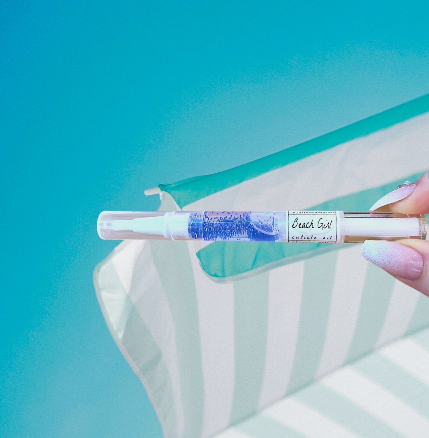 beach+girl+pen+blue+umbrella+back-Photoroom.jpg