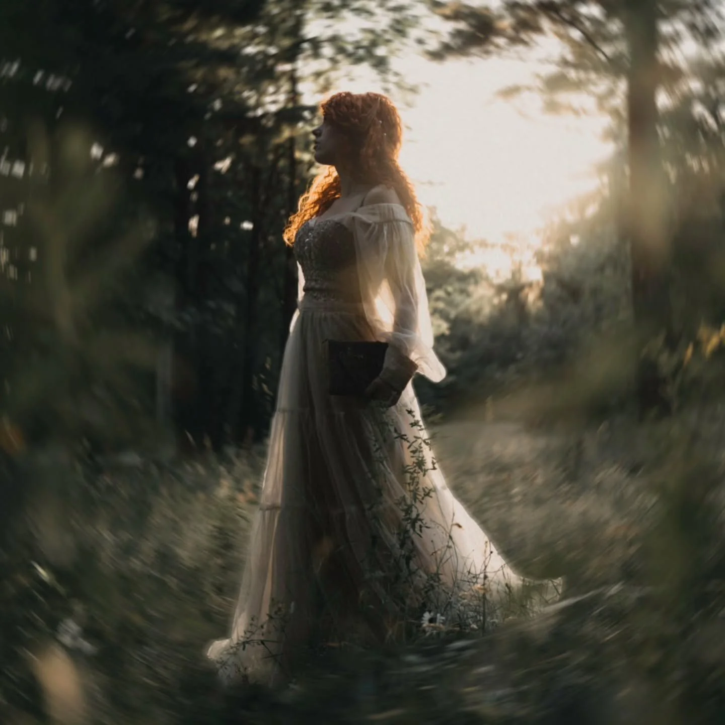 Evening photo session with @whitneyrenepaige 

#photography #magical #naturevibes🍃 #a7rv