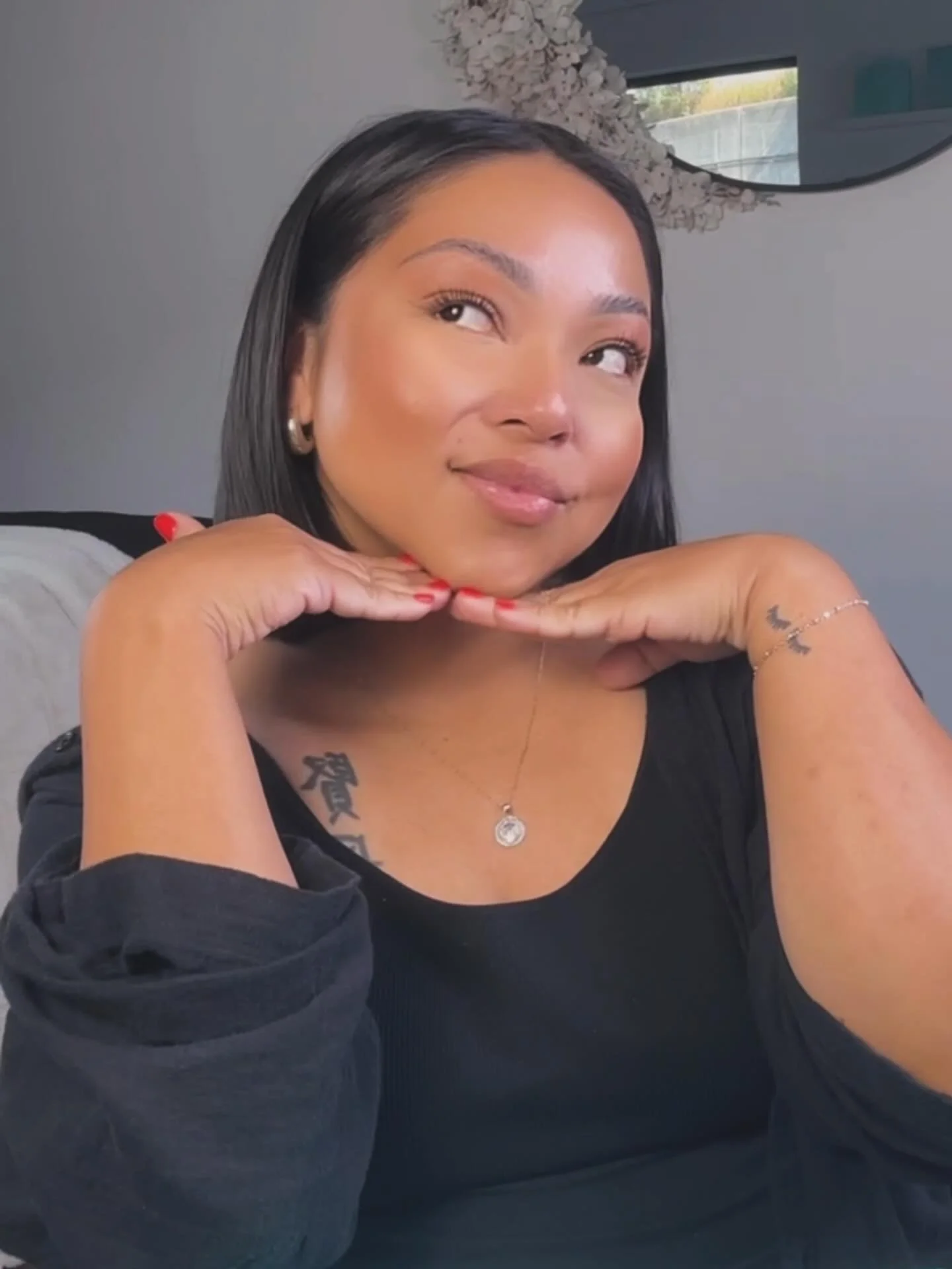 Hey it&rsquo;s me 👸🏻

Been in my quiet girl era &mdash; recharging, planning, and getting aligned&hellip;. 

2026 energy is calling and I&rsquo;m ready✨

But FIRST let&rsquo;s slay some holiday lashes 🎄🎅🏽❄️🎁

Miss you 😘 

Xoxo Mayra