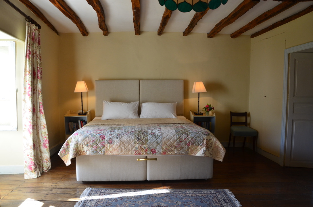 Courtyard bedroom.png