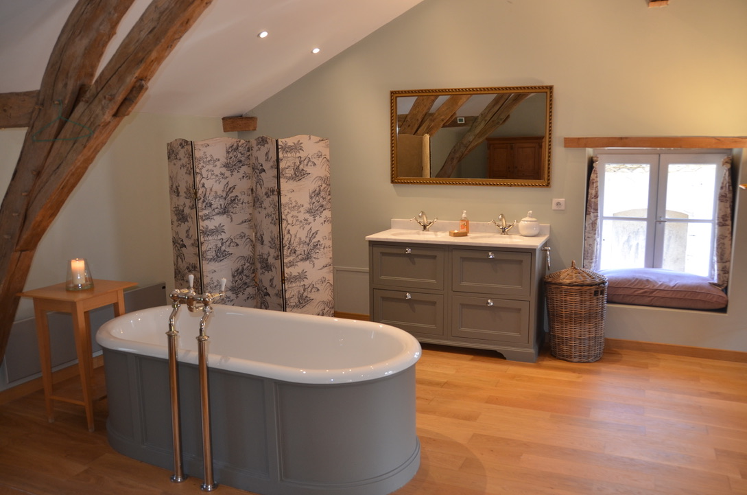 Cottage bathroom.png