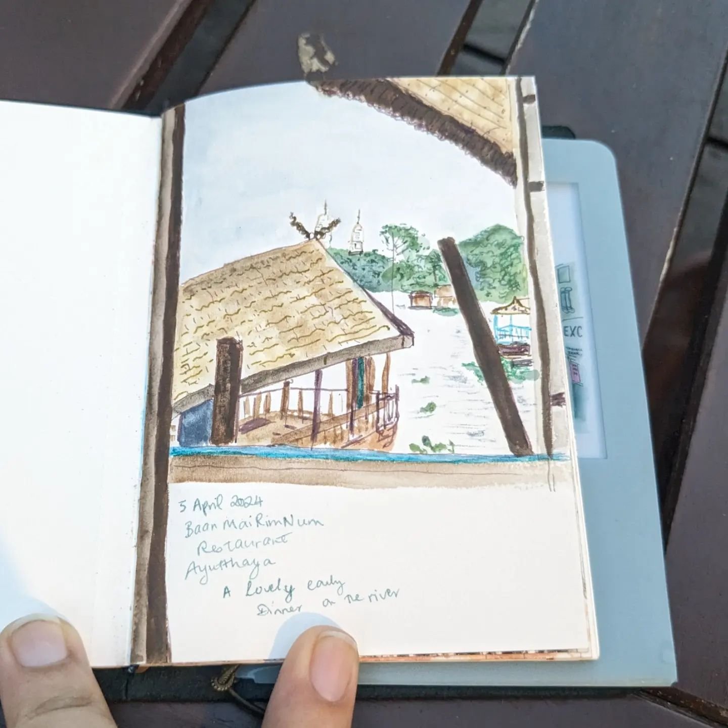 Super quick sketch #pleinair while waiting for dinner on the 5th of April in Ayutthaya, and painted later in the evening back at the accommodation. The perspective is a bit off, but I'm still pretty happy with it ☺️. This was done on #travellerscompa