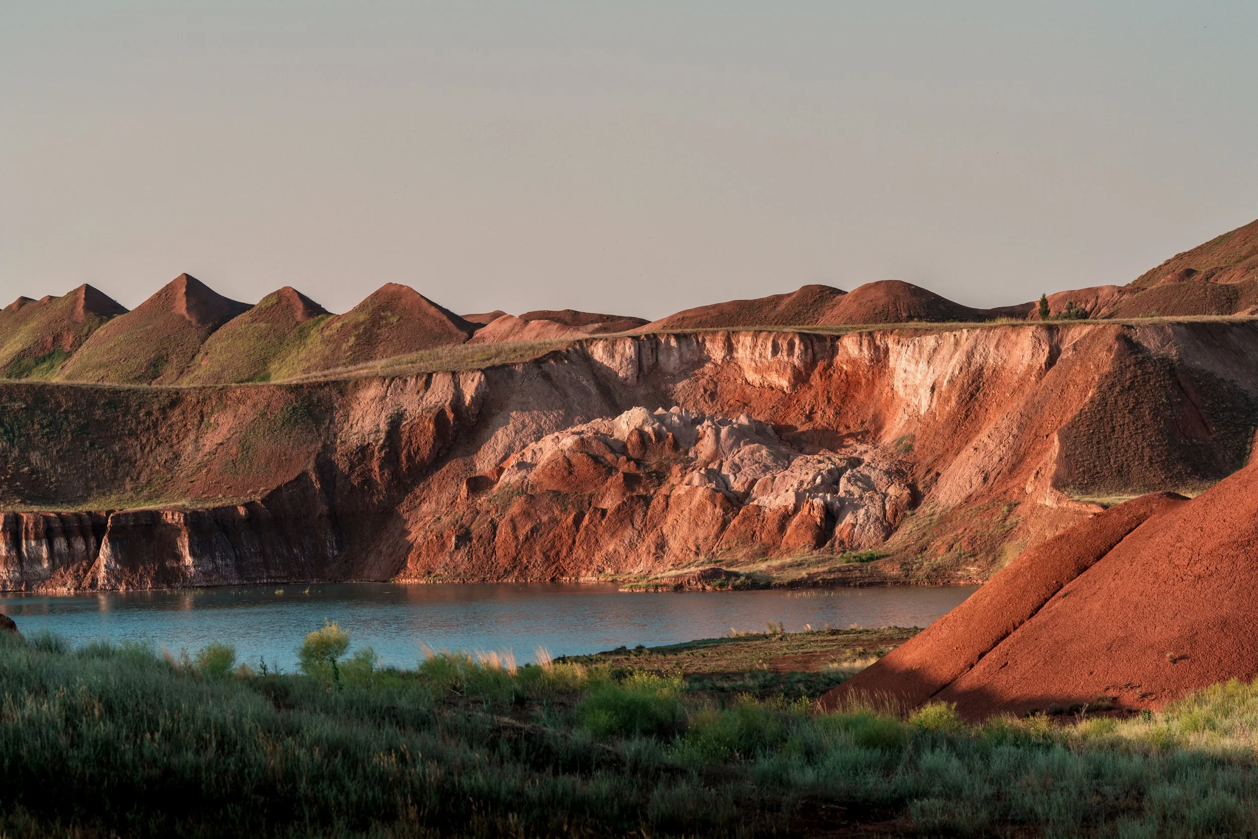 bauxite cliffs.jpg