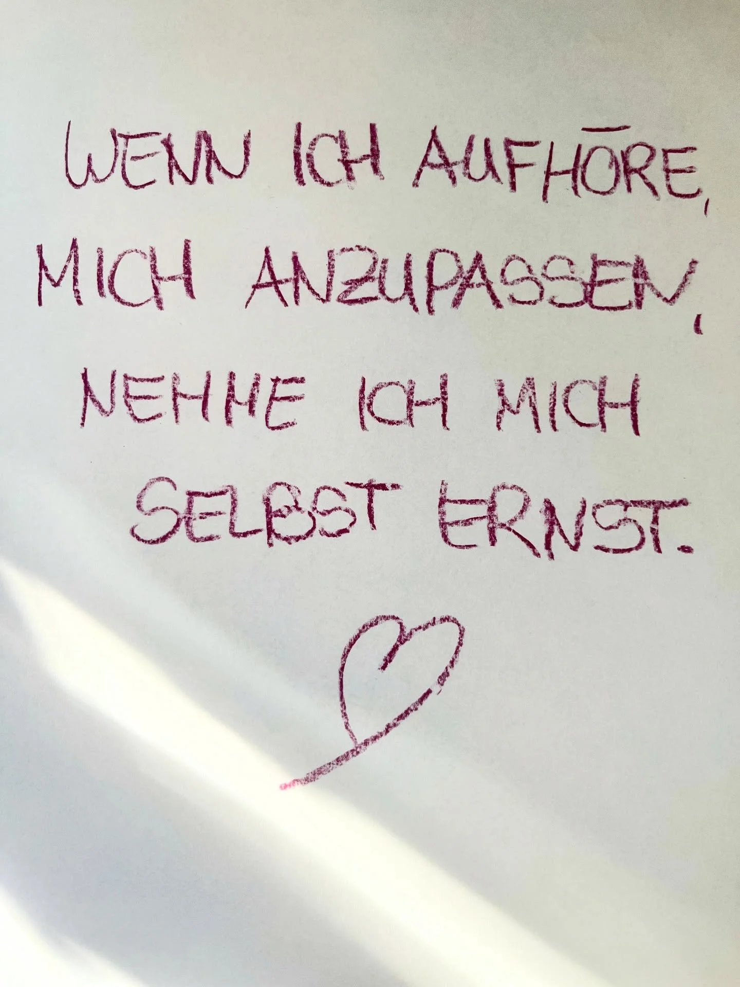 Selbstliebe ist manchmal&hellip; 

&hellip; einfach nicht mehr gegen sich selbst zu arbeiten. 🫶

#neonself #kreativescoaching #pers&ouml;nlichkeitsentwicklung #quoteoftheday #selbstf&uuml;rsorge