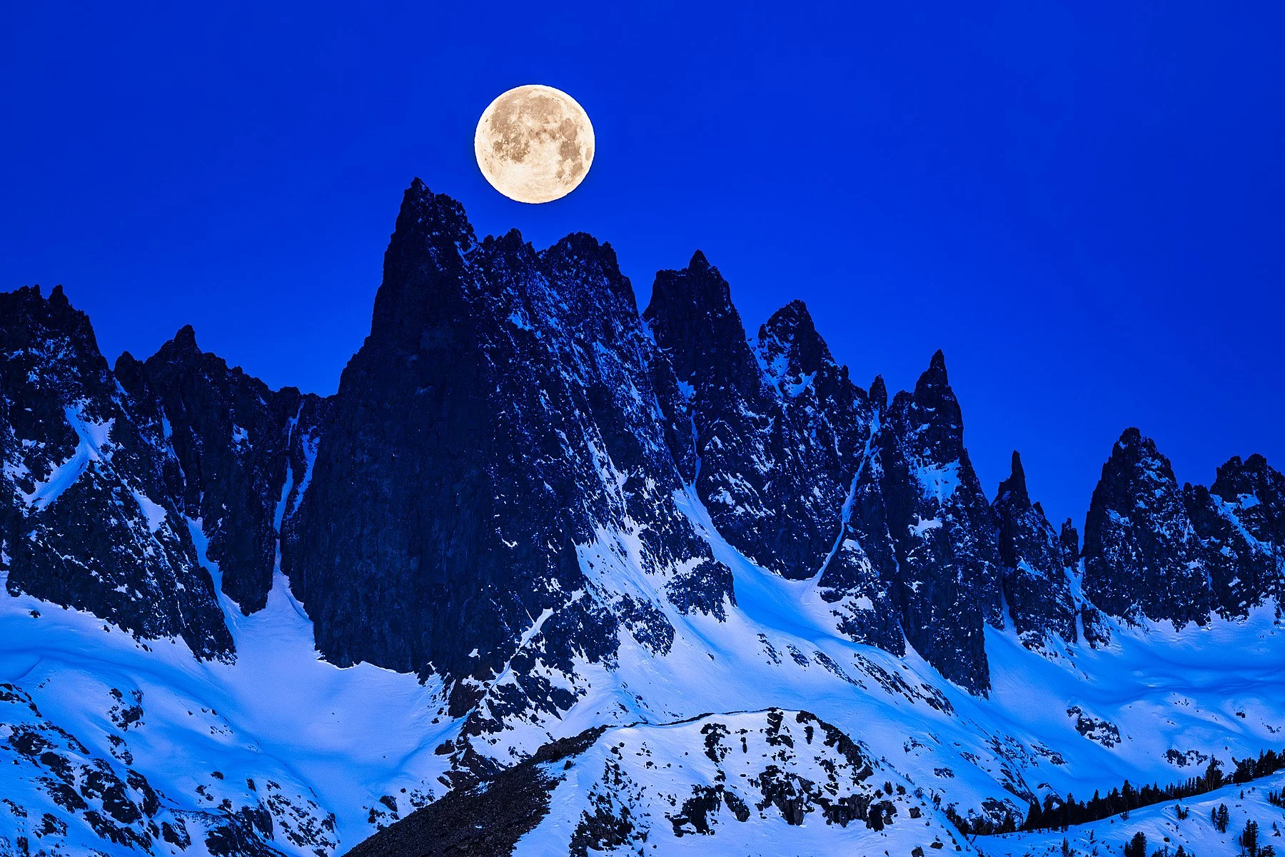 MINARET MOON