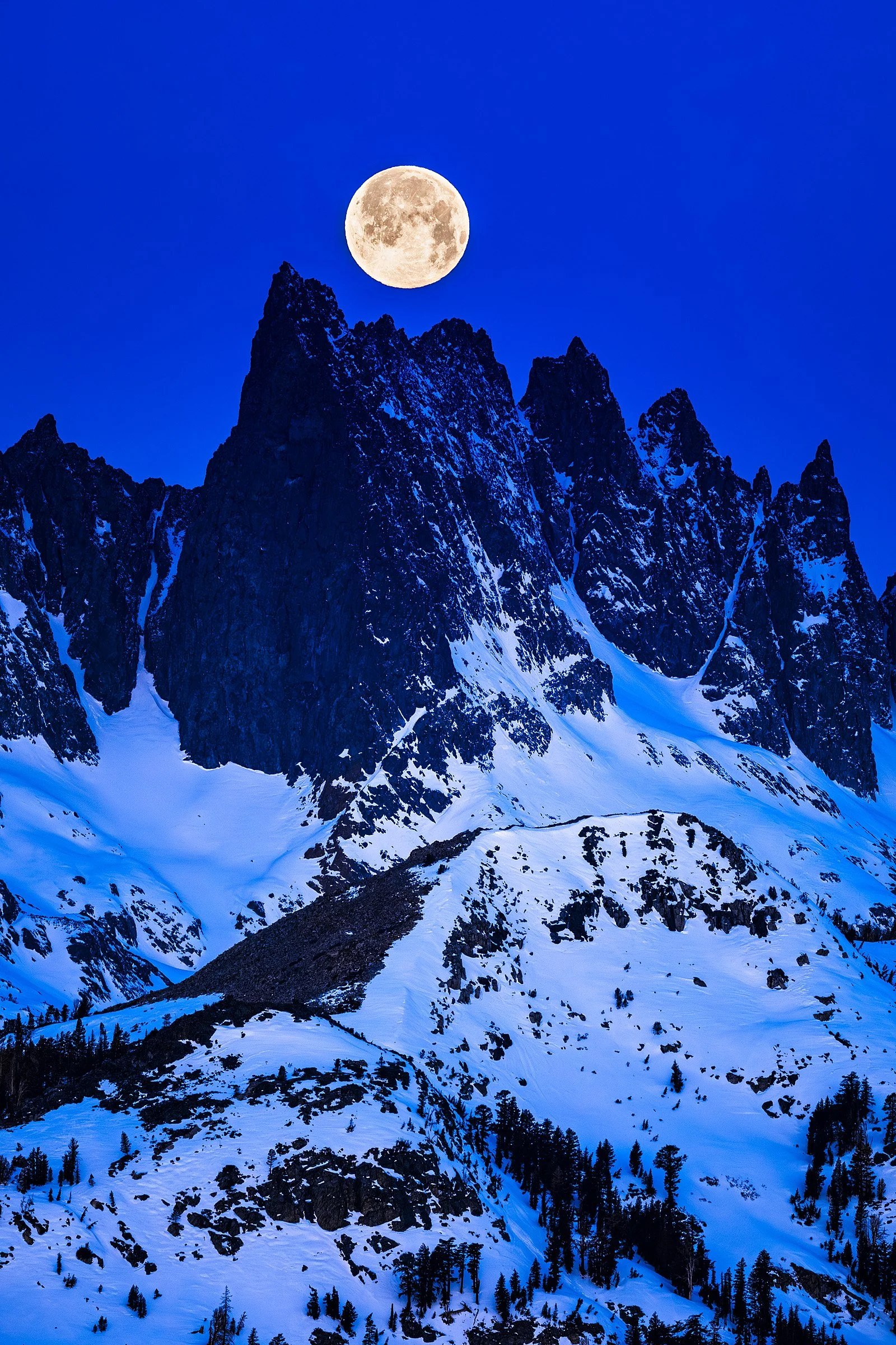 MINARET MOON