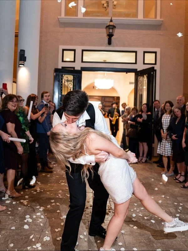 When people say "I don't want to be orange" or "I don't want to be to dark" I show them pictures like this!! A spray tan by @tray_chic_glow is completely customized so that you get the exact glow you want for your big day! Top it 