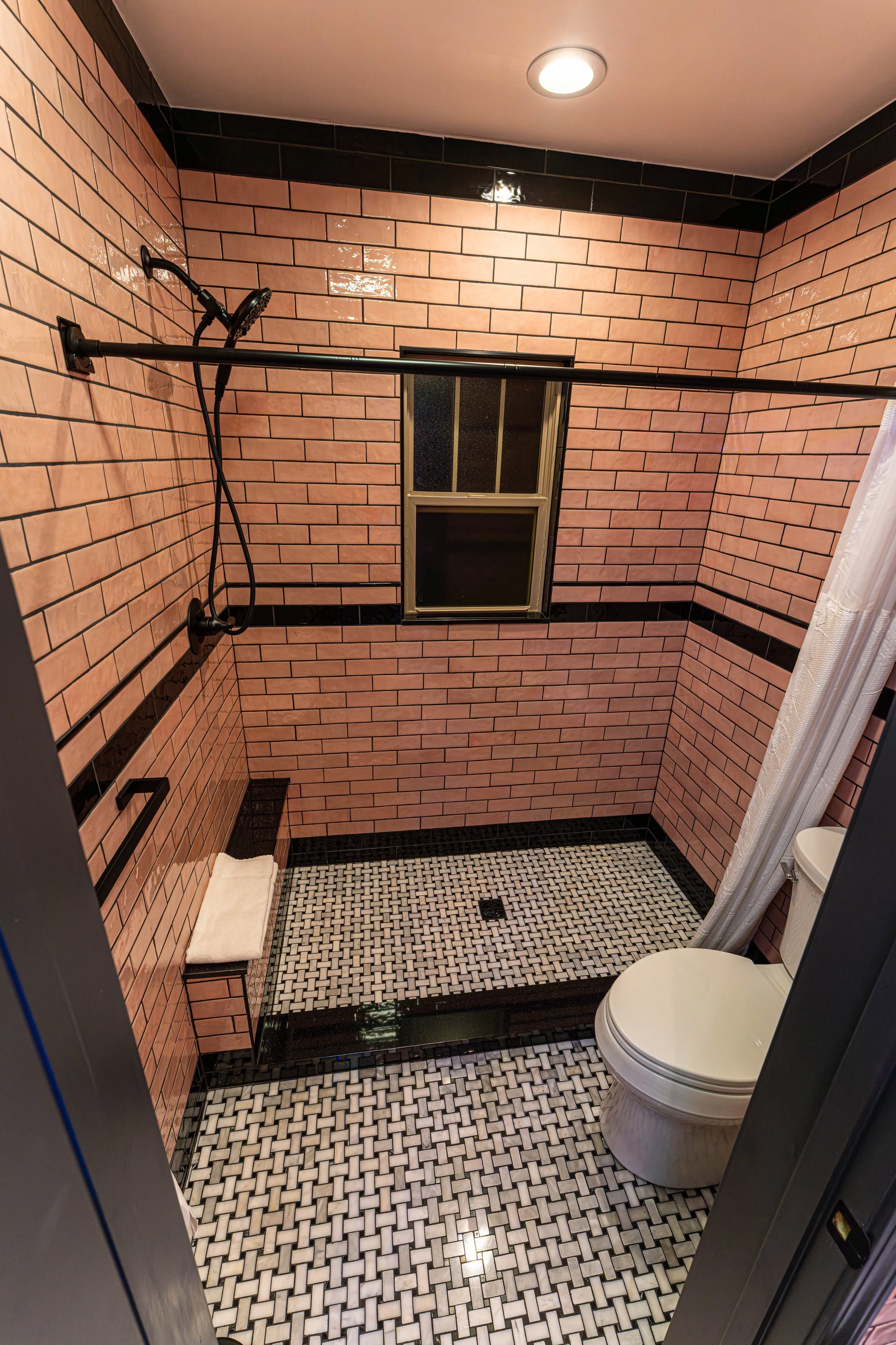 Tiled bathroom in the Neon Room at Shamrock Court.