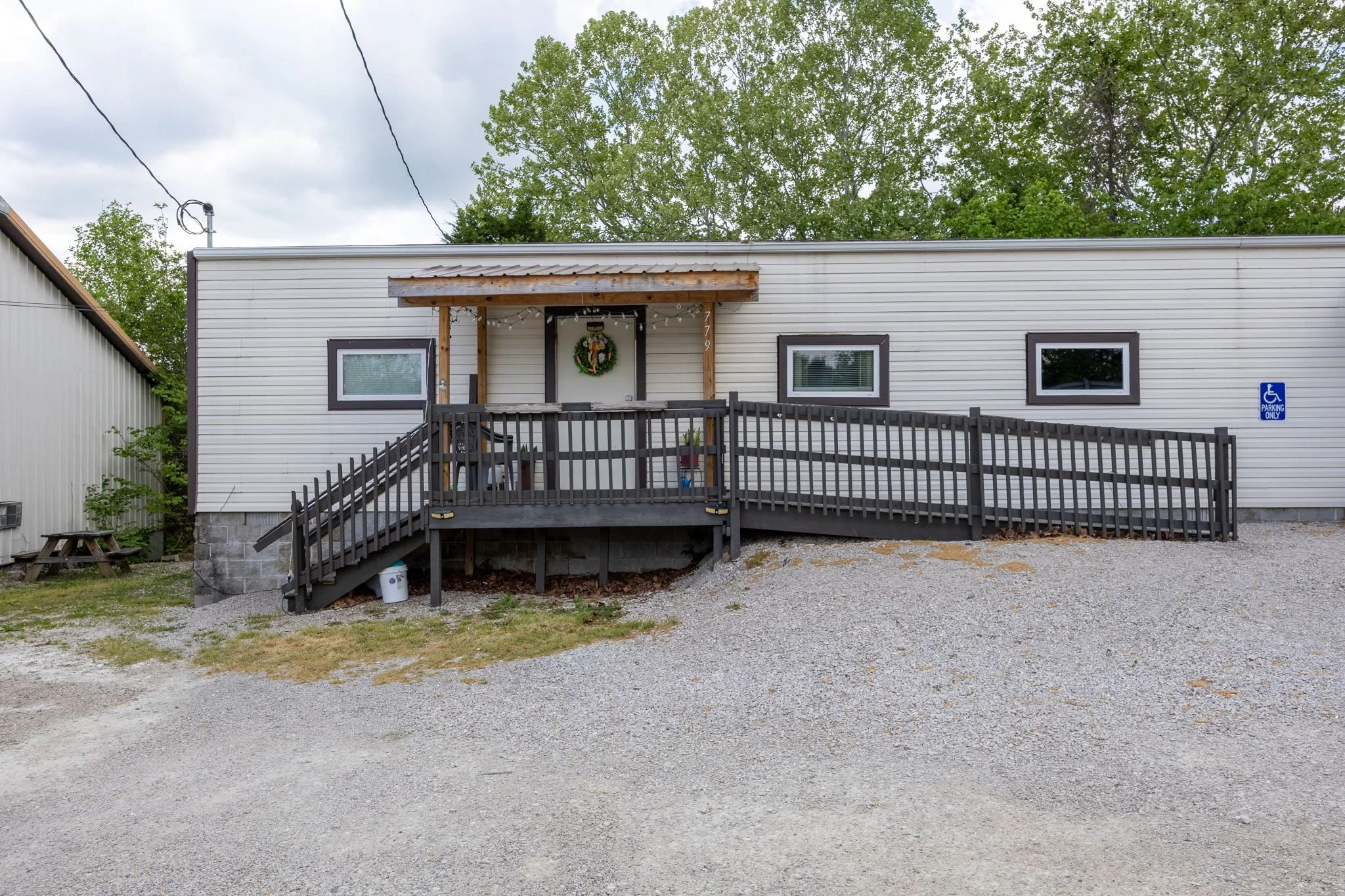 2-web-or-mls-001Slate Ave.jpg