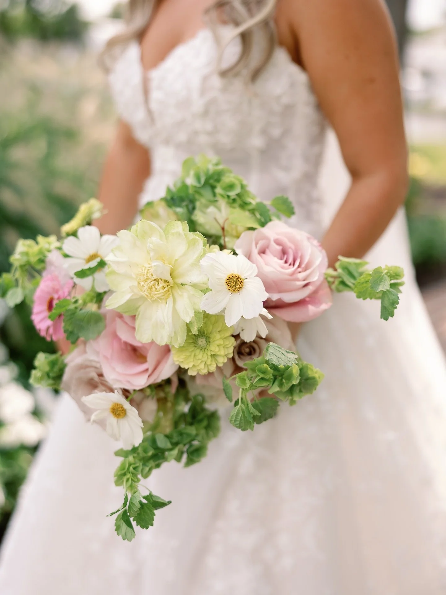 Lacey wanted Bells of Ireland in her bouquet as a nod to her Mothers bouquet, she had them too. And now I think maybe they need to be a staple? They gave this bouquet so much pretty movement. 

Thanks @kir2ben for the capture with this cutie

Plannin