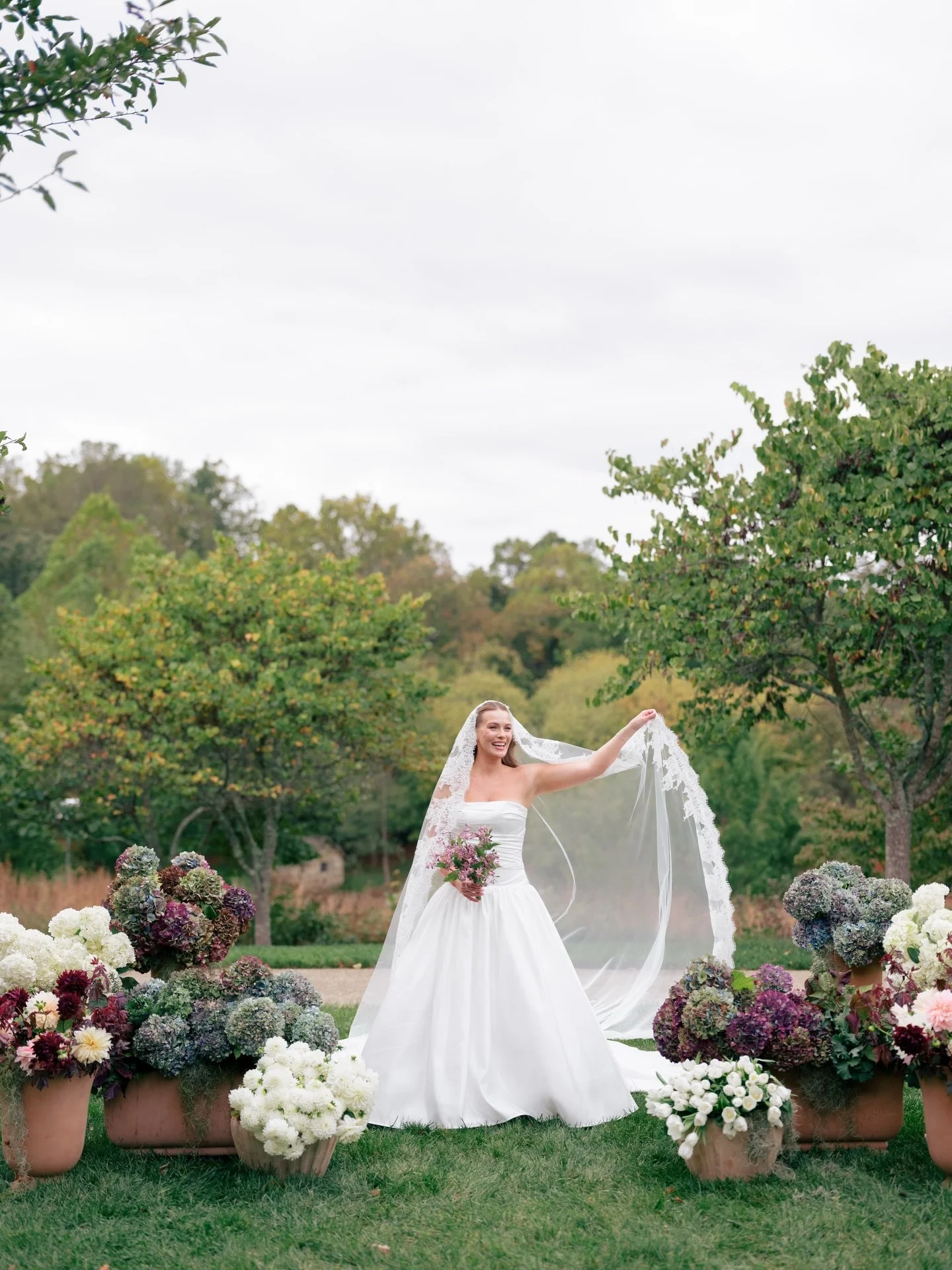 Ren belongs on the cover of a magazine, don&rsquo;t you think?

@ren_thornton 
@courtneylindenphotography 
@live.laugh.leann 
@salamanderresort 
@whitegloverentals 
@nuagedesignsinc 
@districtdjs 
@mab.artistry 
@mua_alinaa