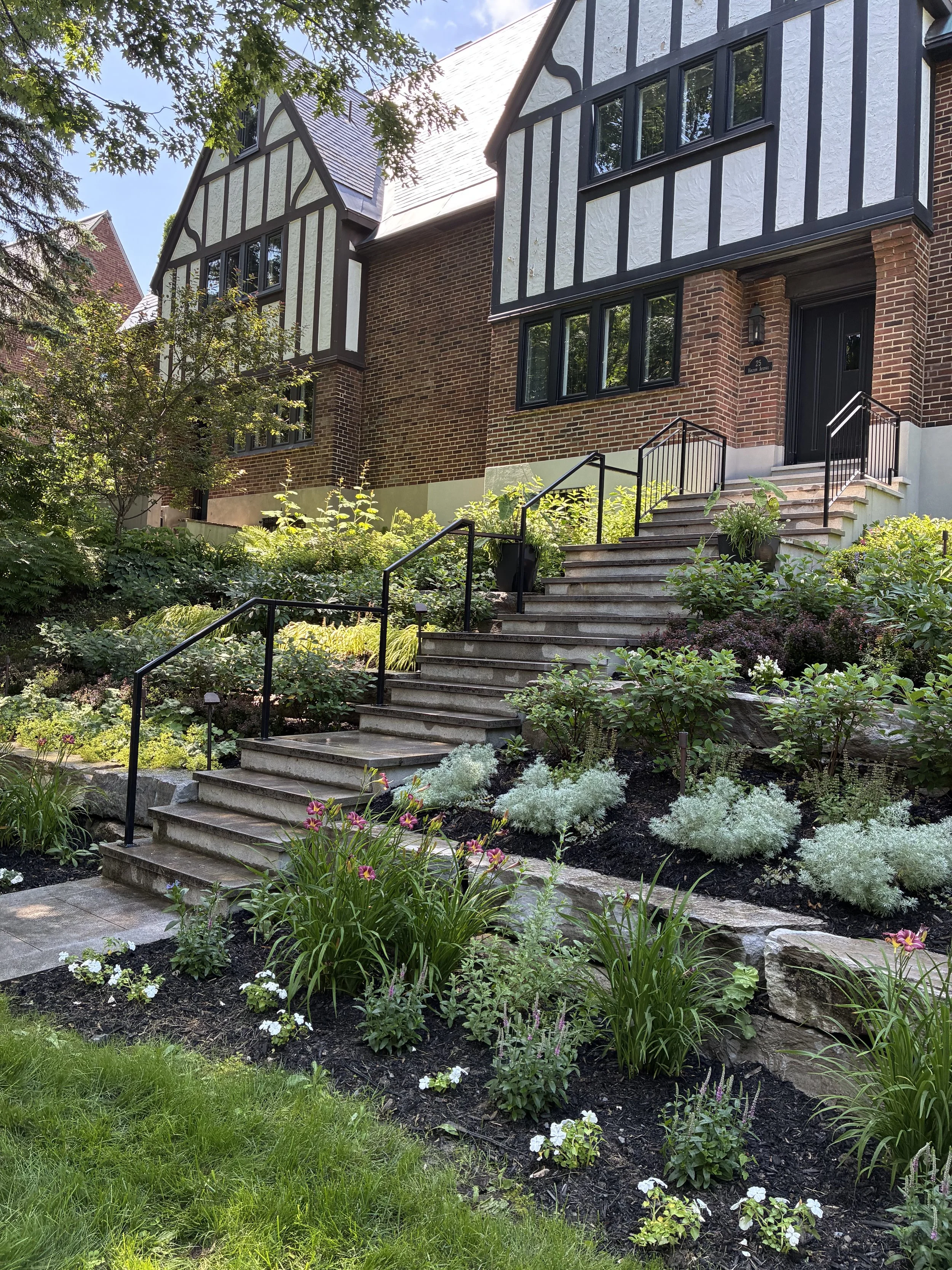 Maison de ville et jardin de façade Westmount