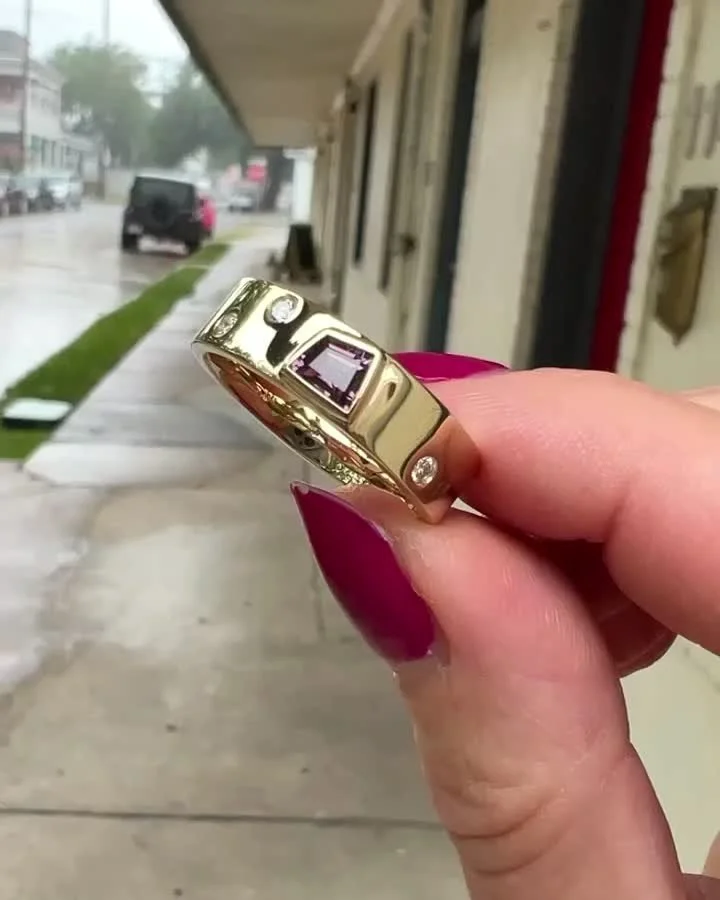 Crafted a one-of-a-kind piece for Charlotte πβ¨ featuring diamonds from a high school boyfriend's necklace and a stunning geometric Spinel we pulled from the Metal Sugar inventory as the centerpiece. Swipe to see the progress, plus how we used her mo