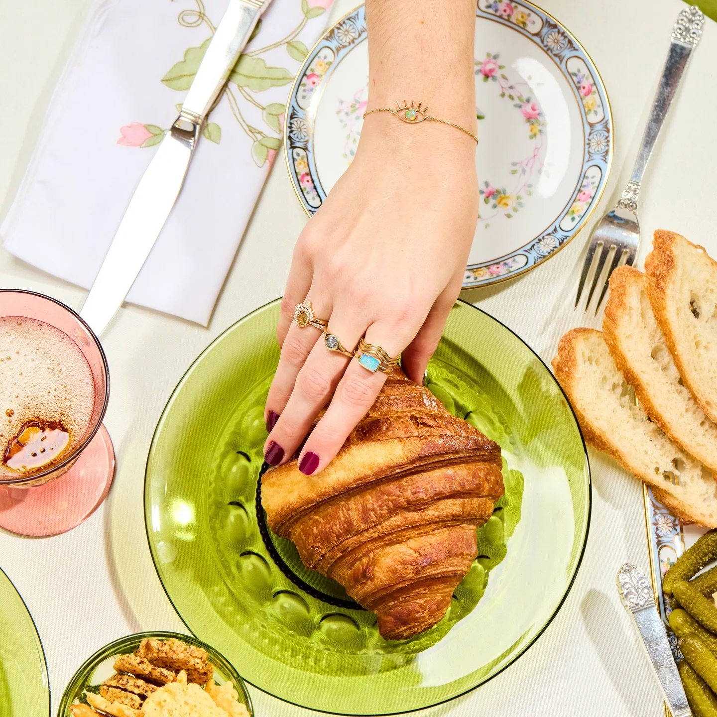 The time has come! 🌞
I will slowly be revealing photos from the most amazing shoot I had with the ultra talented 📸 @mike_schalk and his gorgeous and talented wife as model 💃🏻 @_lauramulder_ 
I couldn’t have done it without them as well as