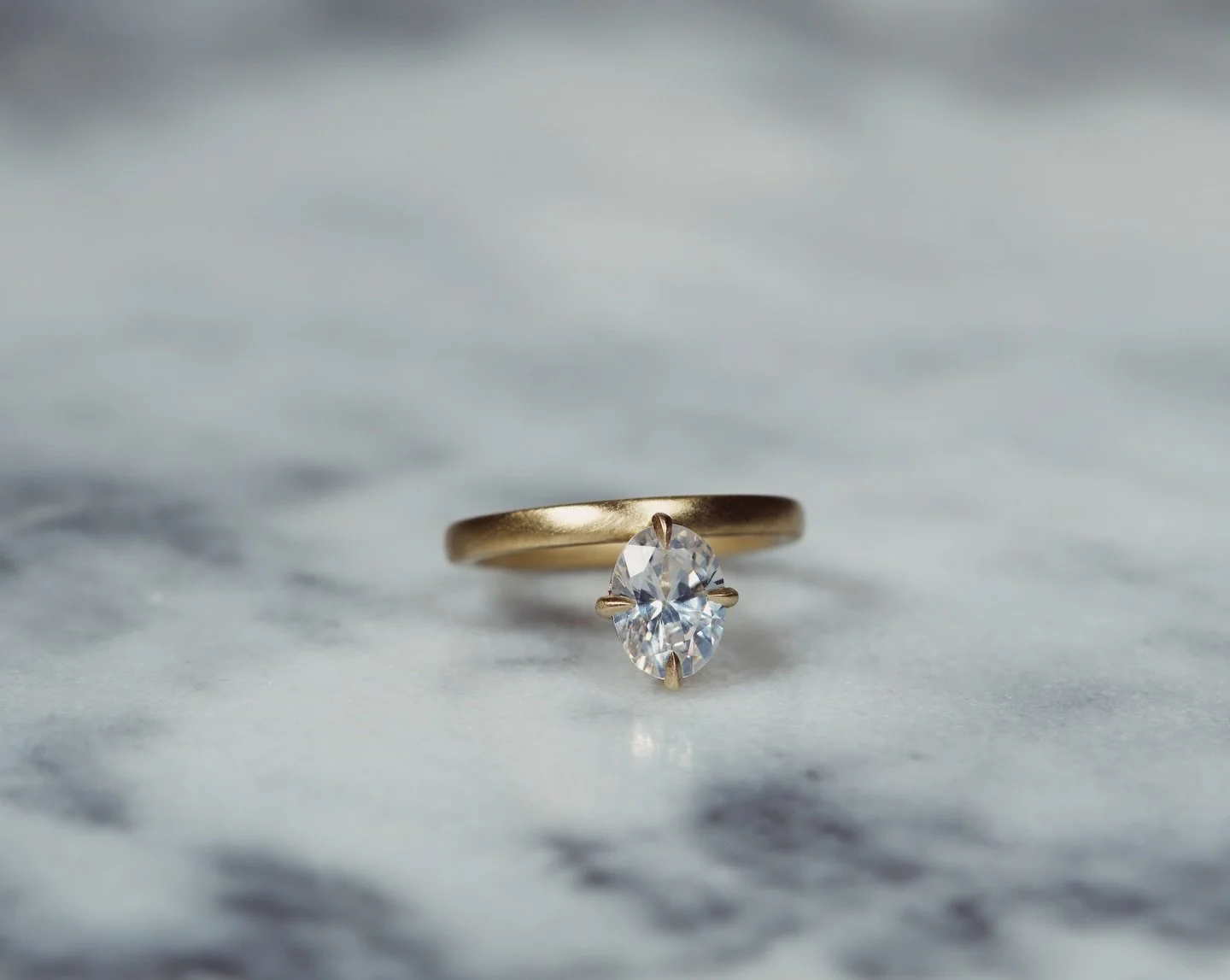 Kat brought me a stone that belonged to her mother and trusted me to build her engagement ring around it.🤍

She&rsquo;s a stunning, floating oval in compass-set claw prongs with a perfect satin finish in 14k yellow gold. 

This is what I love most a
