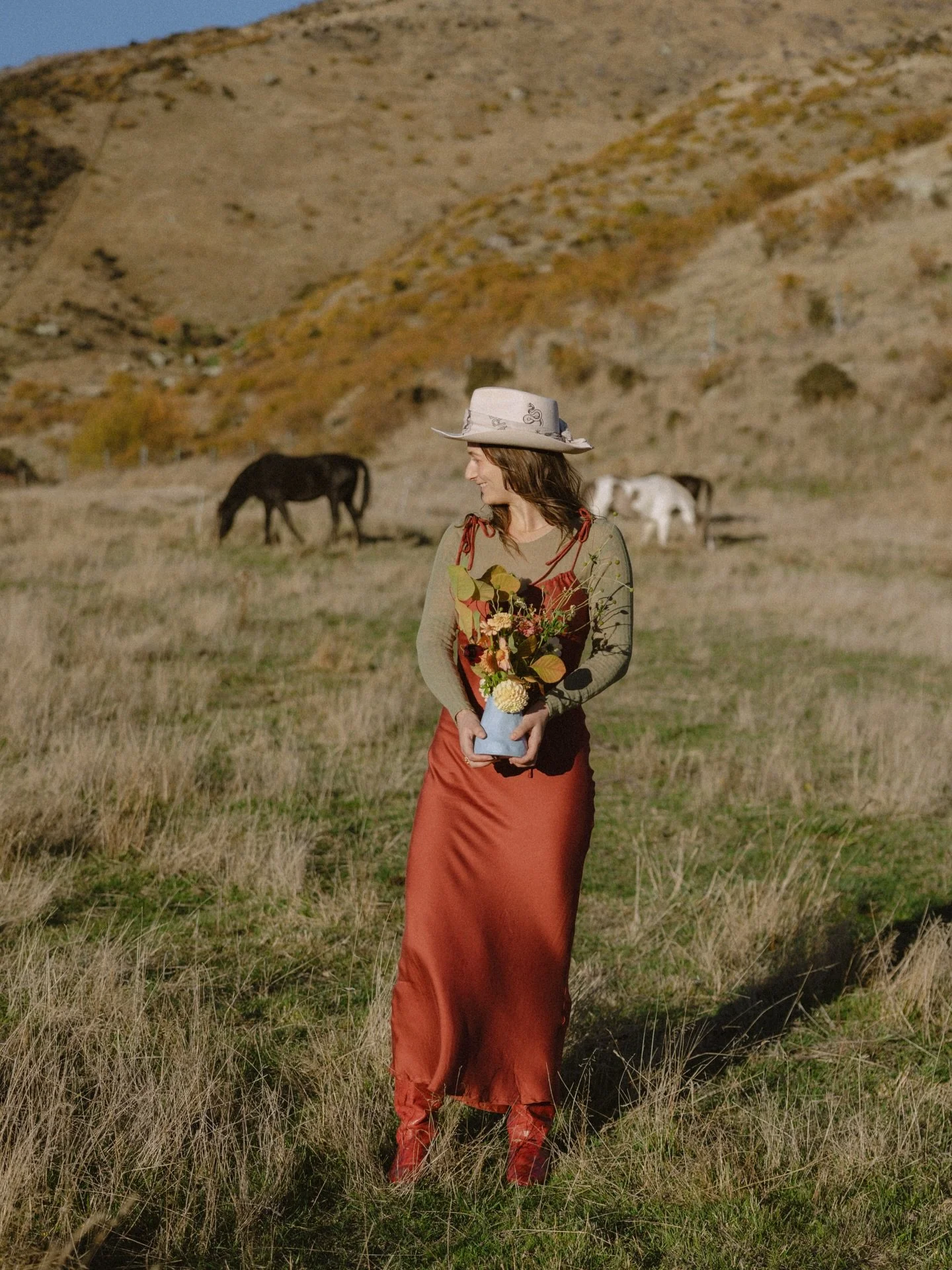 Read about this dreamy autumn afternoon in my previous post.

📷 @baylyshorses @baylysophie 
🌸 @thejoyfarmer
