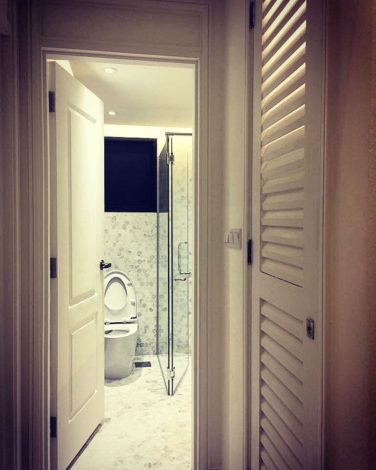 a glimpse of the fusion . hexagonal marble mosaics in common bathroom @ central green #centralgreen #condominium #bathroom #marble #mosaics #interiordesign #residentialdesign #singapore #studiokudesignasia