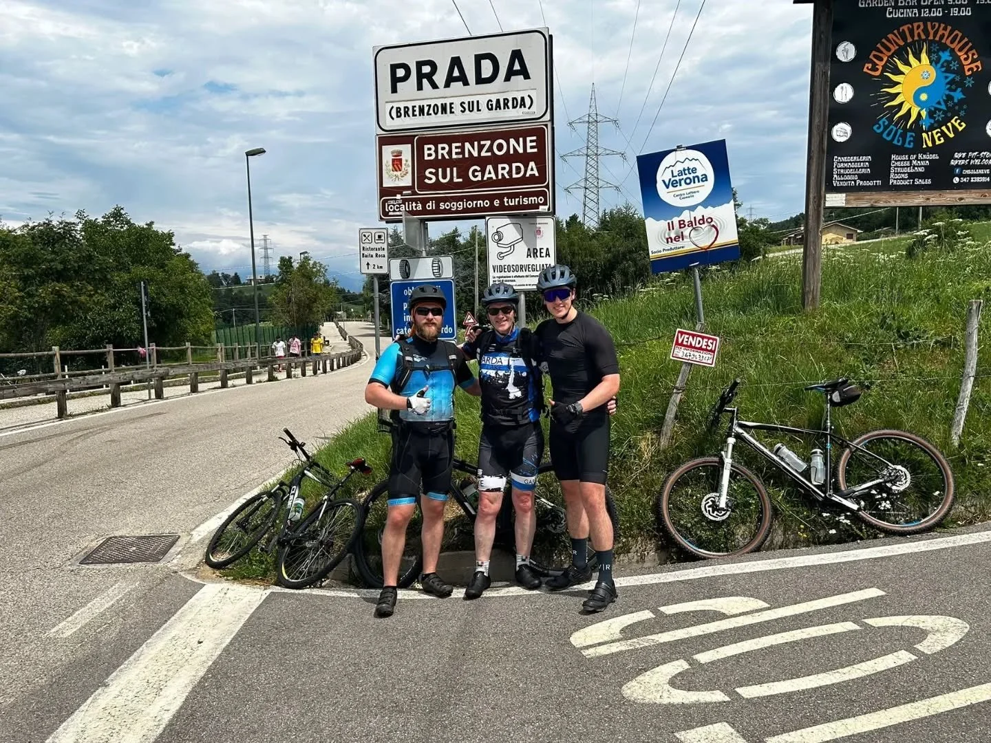 First things first, biking up the mountain yesterday with father and brother. We made 1.100 altitude meters over about 50km. I'm super glad I got to bike with dad and brother, who gave me the necessary motivation and encouragement. It was tough, it w