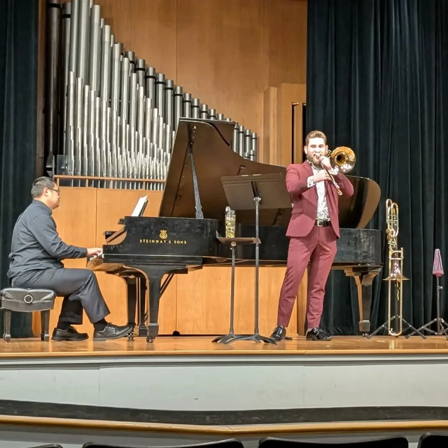 What a crazy week it has been, with my last student recital, performing Copland 3, the International Student Geaduation, and then suddenly seeing my family again! It marks the end of many years of studying, resulting in receiving my doctoral degree n