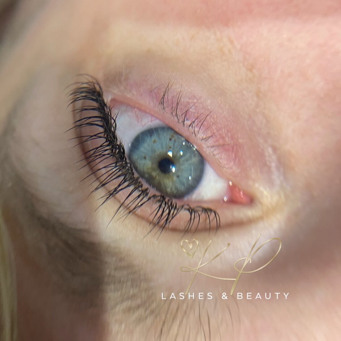 Sometimes a Classic Lash is all you need. How beautiful is this clients eye colour though?😘

#russianvolume #russianvolumelashes #lashextensions #lashes #lashaddict #lashextension #volumelashes #volumefans #russianlashes #beauty #beautiful #mega vol