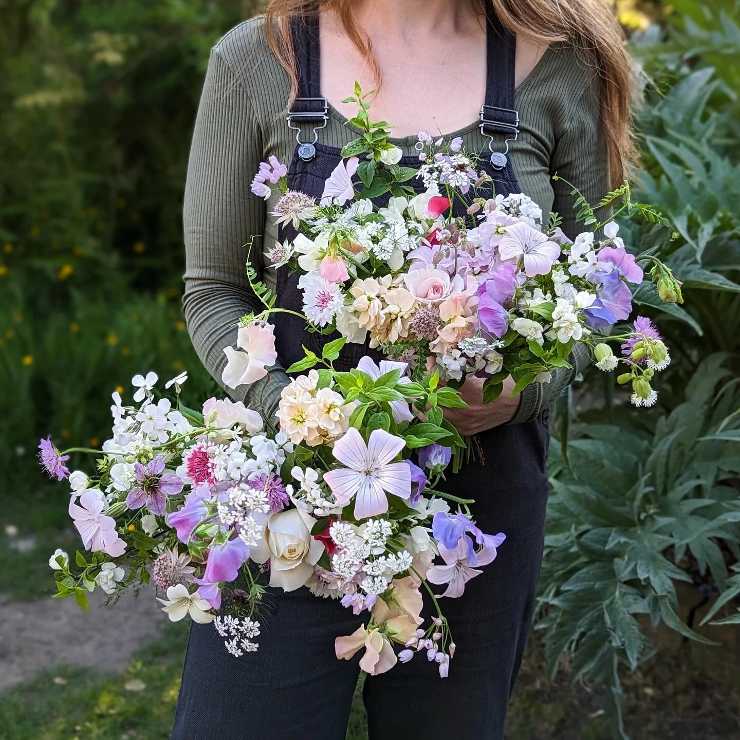 Sweet little bridesmaids bouquets from a couple of Junes ago, full of London grown flowers✨

I think this was the start of my obsession with the corncockle 🤍

#juneflowers #bridesmaidsbouquet #londonwedding #londonweddingflorist #britishflowers #cor