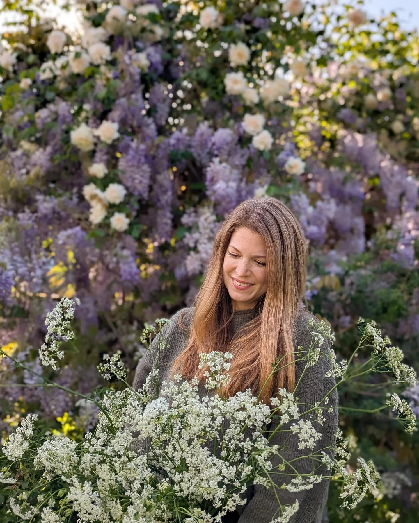 Hi 👋 I&rsquo;m Annie, the florist behind Floralkind - a little floral studio and cutting garden in South East London, where I grow and create wild, romantic and truly seasonal flowers for weddings and special events.

What started as a lockdown love