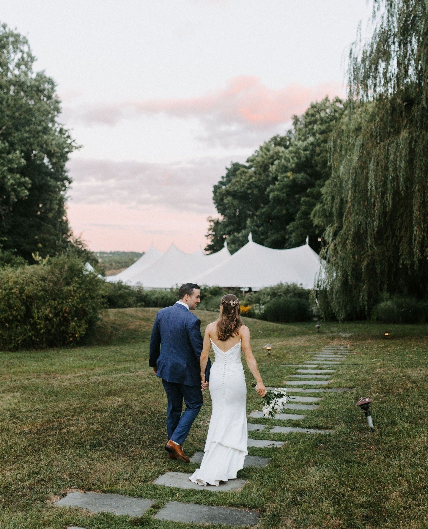 I adore Buttermilk Falls! The sunsets are breathtaking and it's a lovely getaway from the city if you want something that feels far away, but isn't a huge commute. ⁠
⁠
Planning | @aniwolff_ ⁠
Clients | @blabigailglerum⁠
Venue | @buttermilkfallsny⁠
Ph