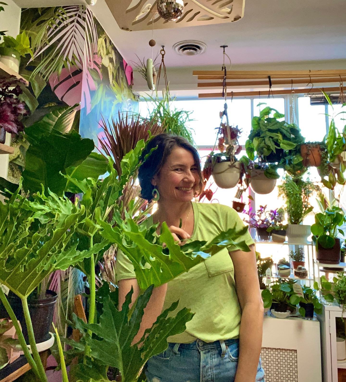The girl behind the plants. We have lots of fun stuff coming your way. Stay tuned 💚

Channeling all the green with dangles from @sioceramics 

#indigroplants #plantshop #plantshopvibes #plantgirl #plants #plantsmakepeoplehappy #plantshopowner #philo