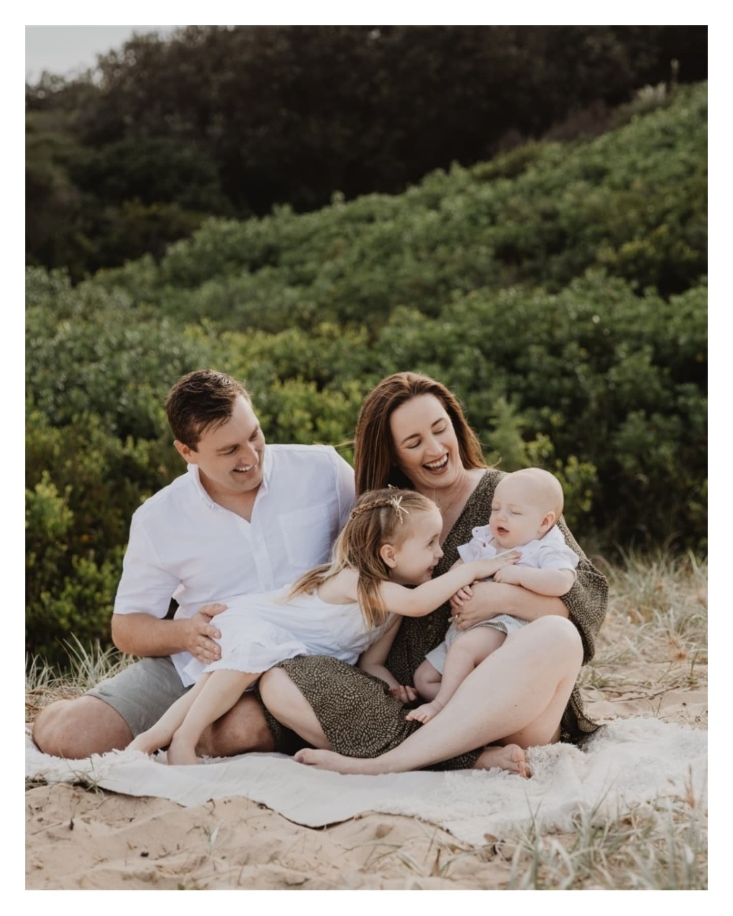 Sneak peeks of this adorable extended family just landed! So much love and laughter captured. 

How absolutely wonderful is it knowing that your child will walk the path of life not only with one cousin but 5 best friends 💕.

Thank you guys for havi