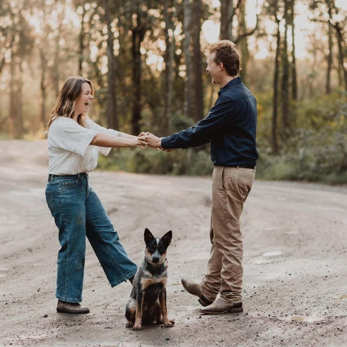 When you ask if you can bring your puppy along&hellip; the answer is always YES 🐾😍
I&rsquo;m completely obsessed with Rachel and Jett&rsquo;s sweet girl Matilda &mdash; full of energy, love, and personality to match her beautiful humans. 💛