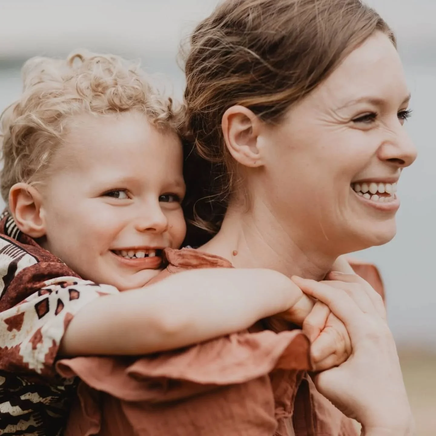 Say hello to the lovely Tamsin and Dan, and their gorgeous boys, River and Ollie 🌿

River is the sweetest little chatterbox &mdash; full of fun facts about trains, diggers and (his latest obsession) underground lakes. And Ollie&hellip; well, he&rsqu